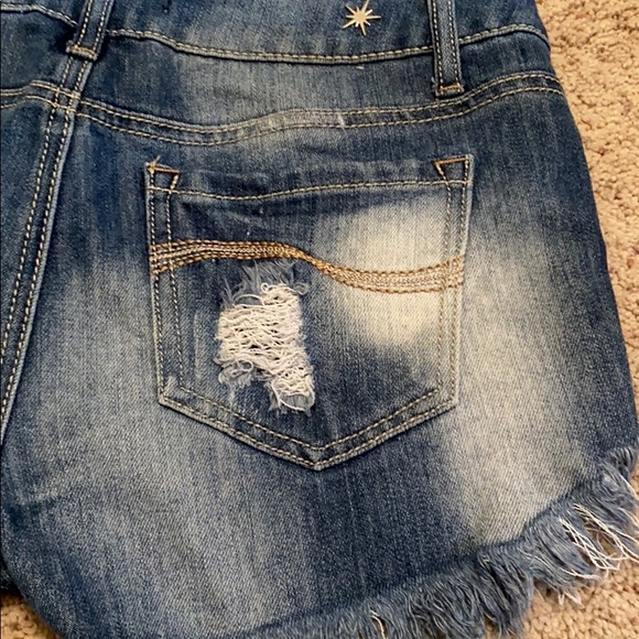 Almost Famous Jean Shorts - Picture 6 of 8